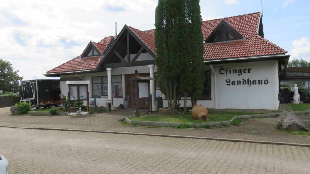 Straßenansicht dea Lokals Öfinger Landhaus